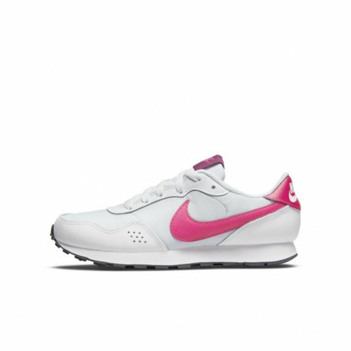 Nike MD Valiant Women's White Trainers - Stylish & Affordable Sneakers - cas7m