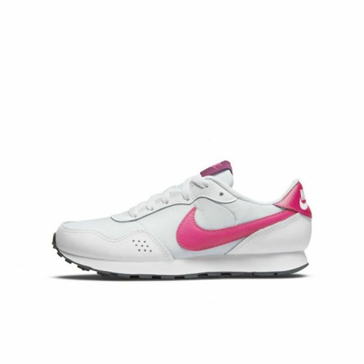 Nike MD Valiant Women's White Trainers - Stylish & Affordable Sneakers - cas7m