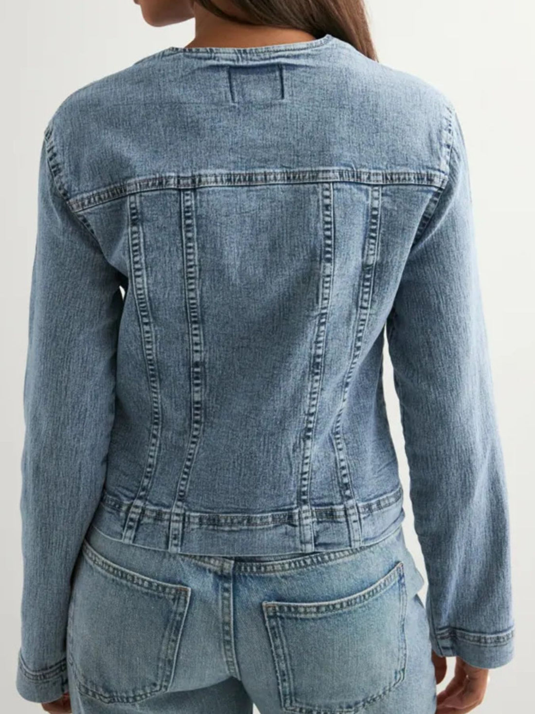 Classic Button-Down Denim Jacket - cas7m