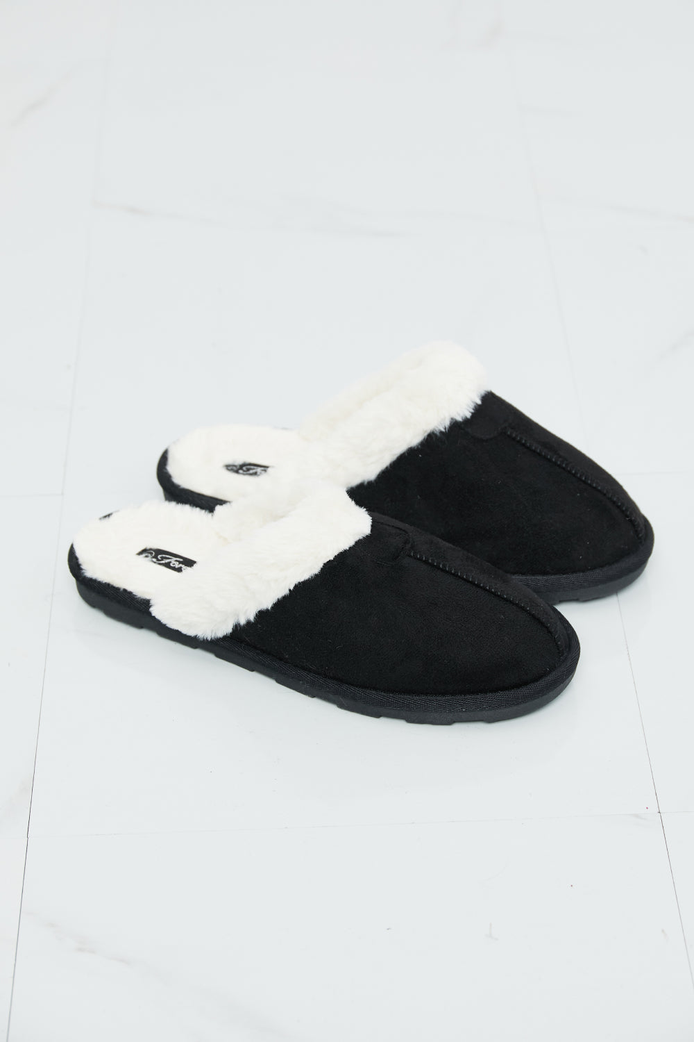 Forever Link Two-Tone Seam Detail Slippers in Black - cas7m