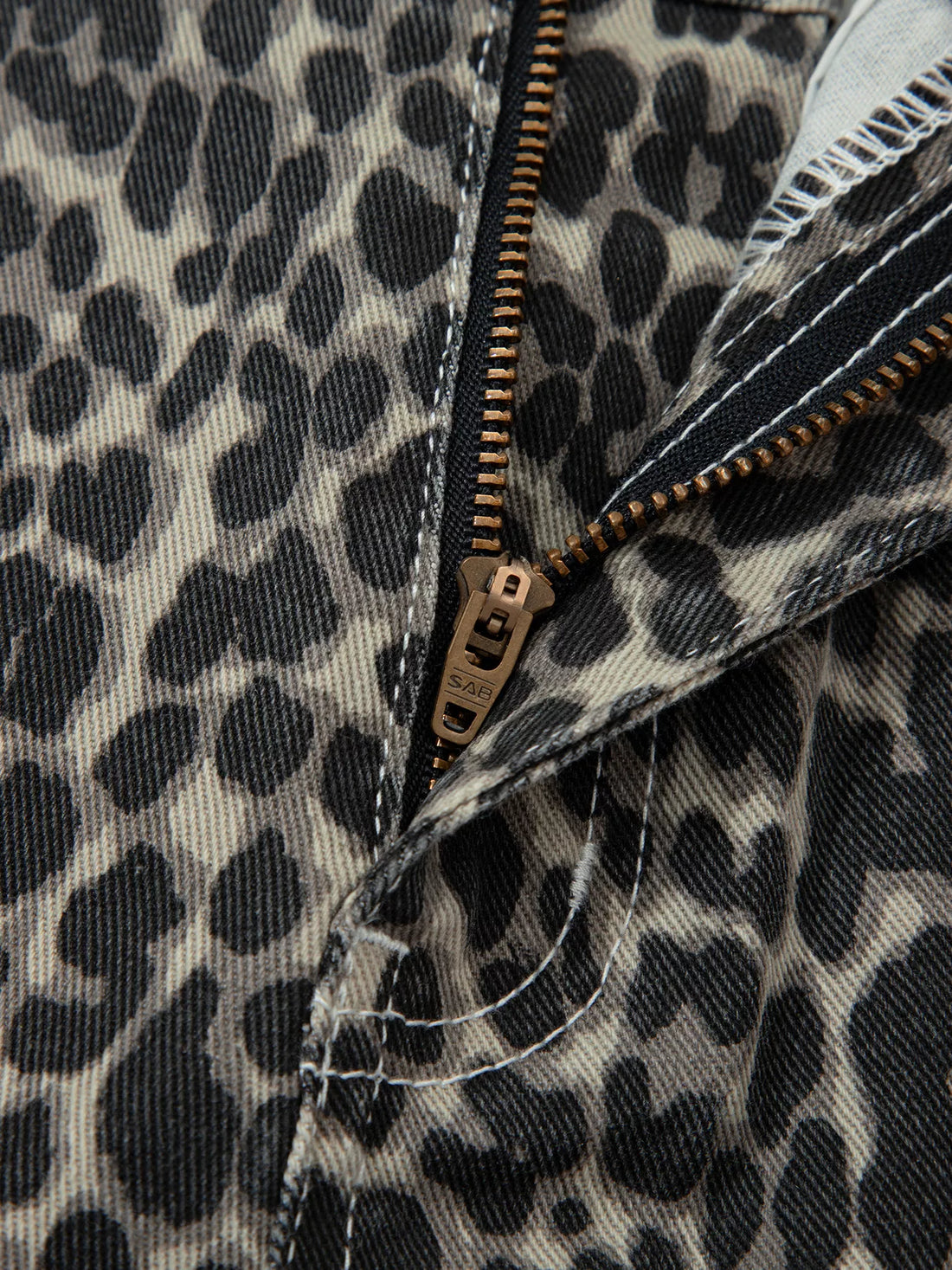 Leopard Print High Waist Barrel Jeans - cas7m