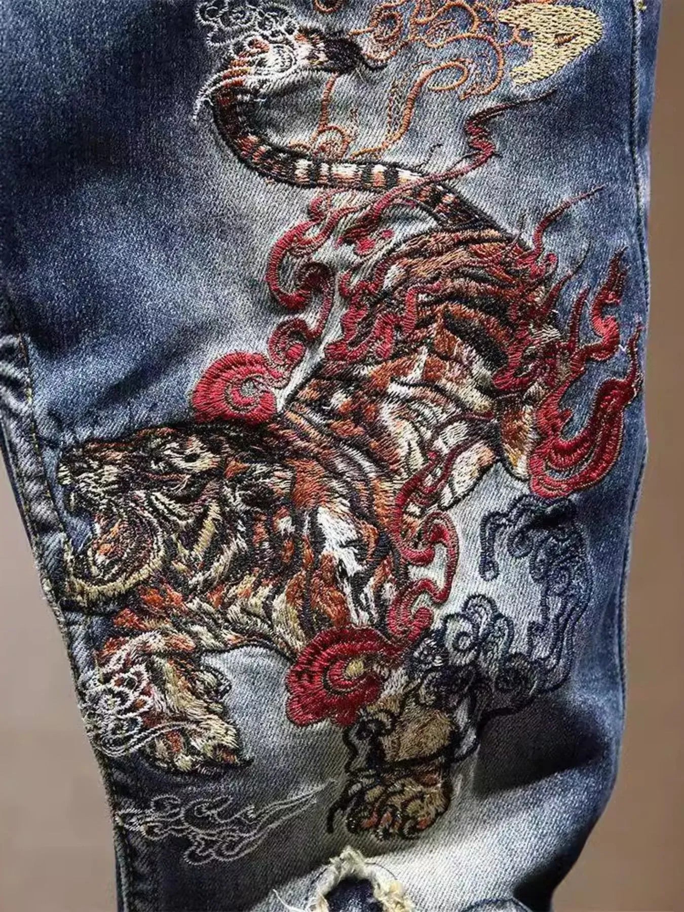Men's Distressed Embroidered Jeans - cas7m
