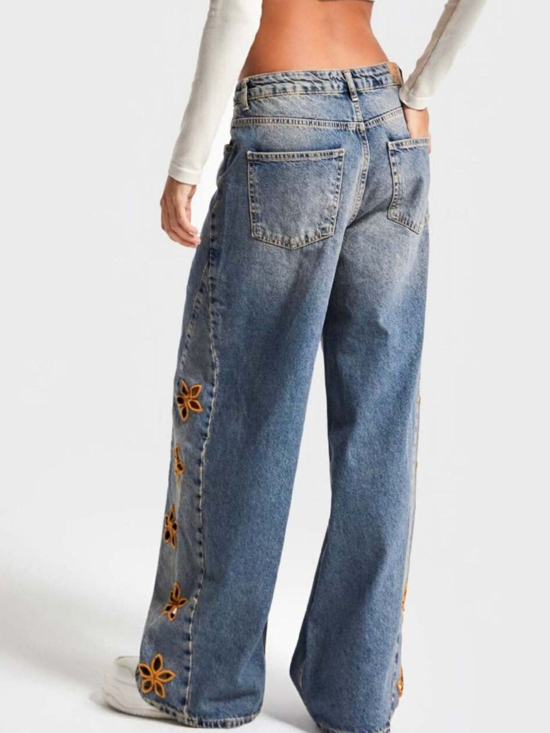 Floral Embroidered Wide Leg Jeans - cas7m