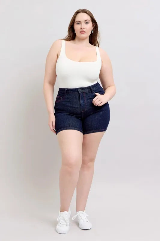 Judy Blue Plus Size HW Heart Shaped Pkts & Red Contrast Thread Denim Shorts - cas7m