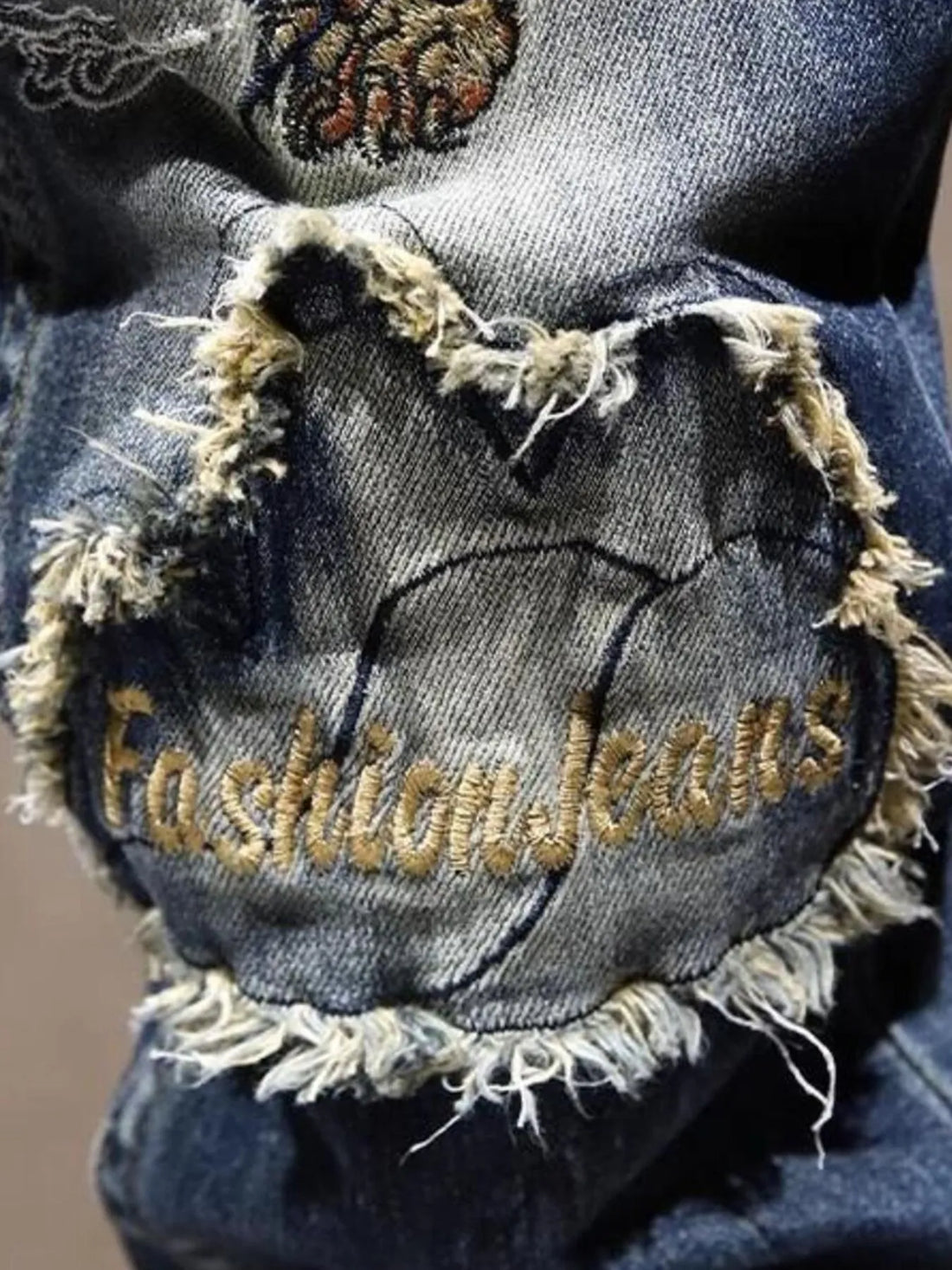 Men's Distressed Embroidered Jeans - cas7m
