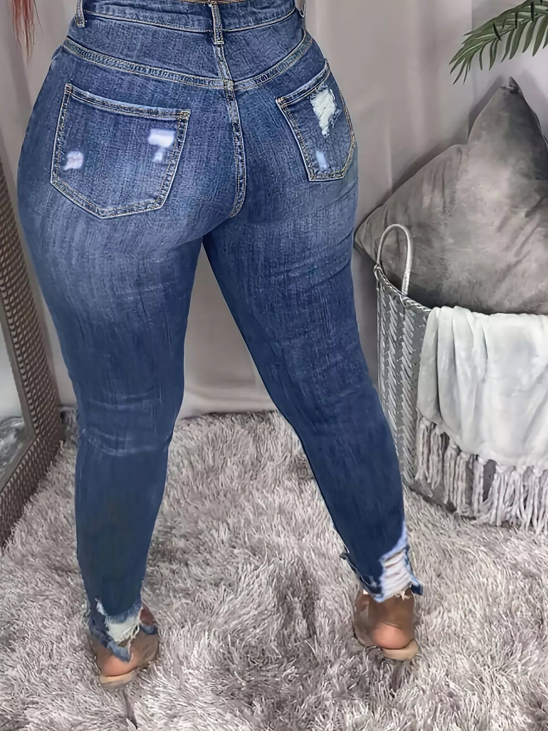 Plus Size Slim Fit Distressed Jeans - cas7m