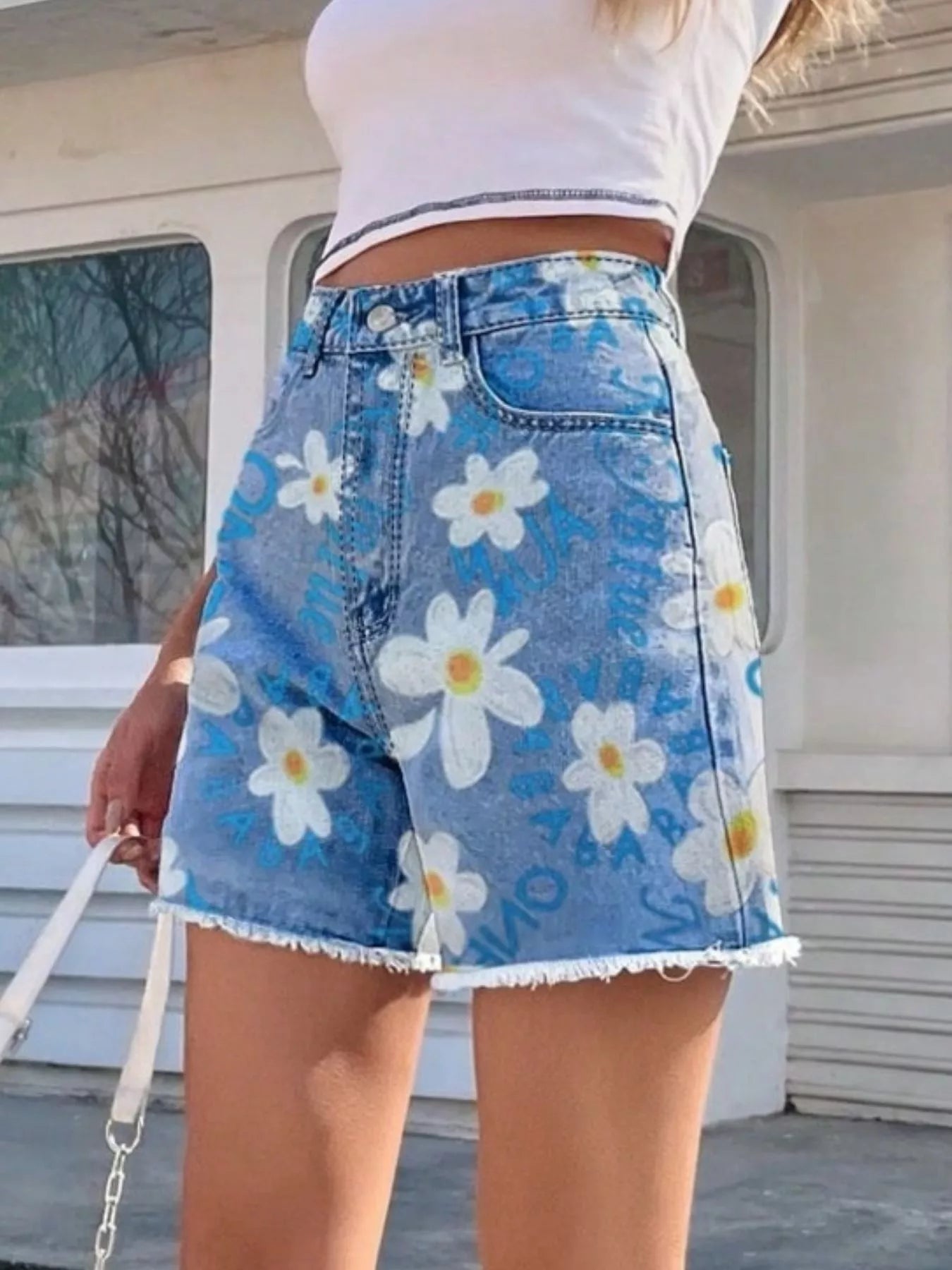 Daisy Frayed Hem Denim Shorts - cas7m