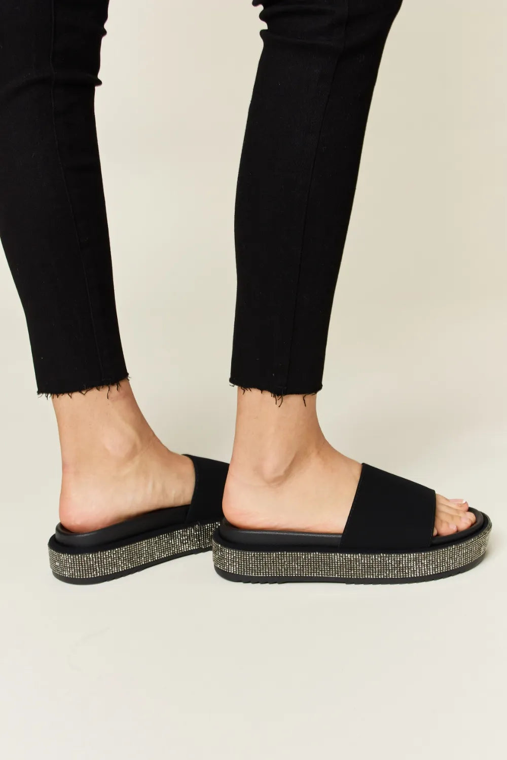 Forever Link Open Toe Rhinestone Platform Sandals - cas7m