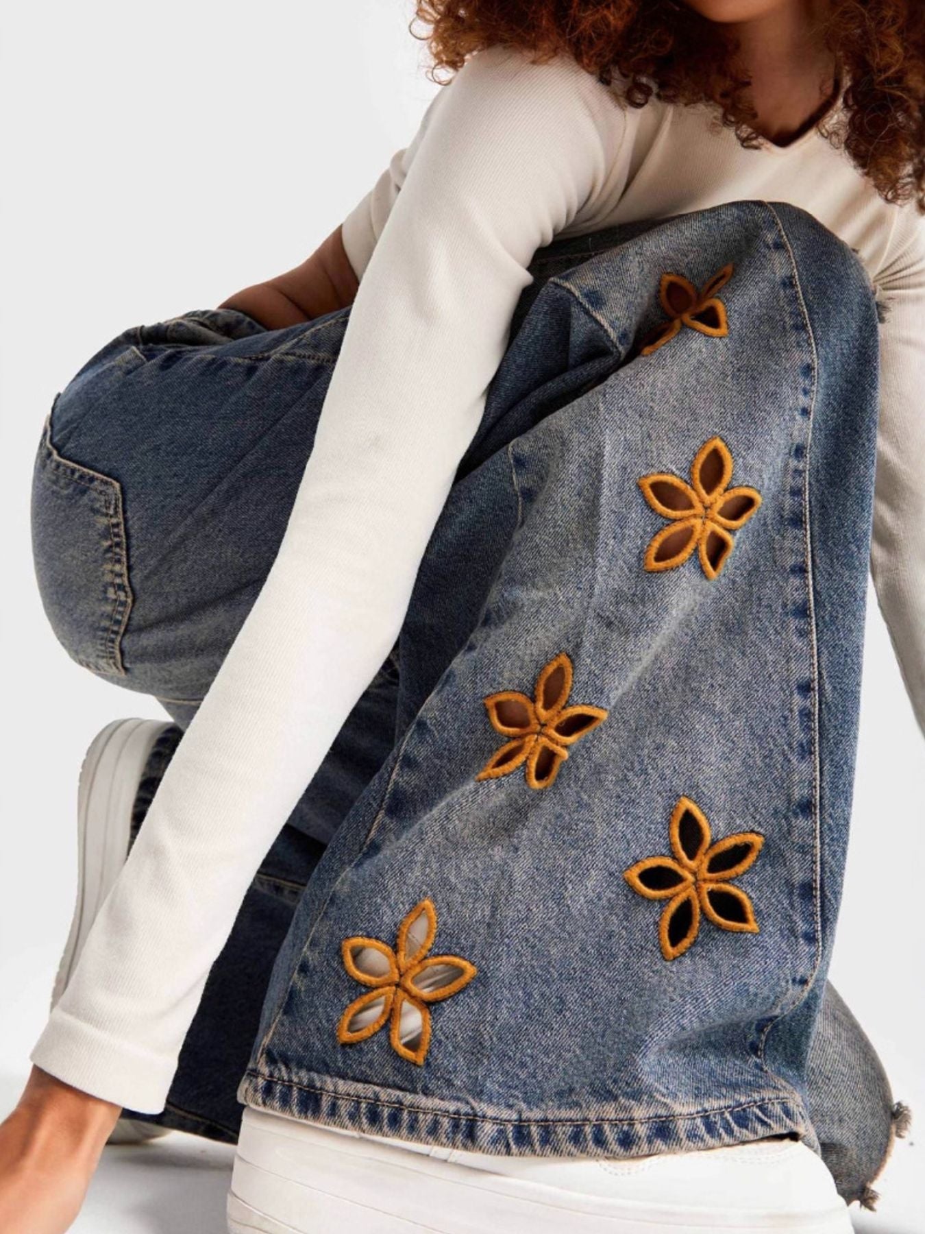 Floral Embroidered Wide Leg Jeans - cas7m