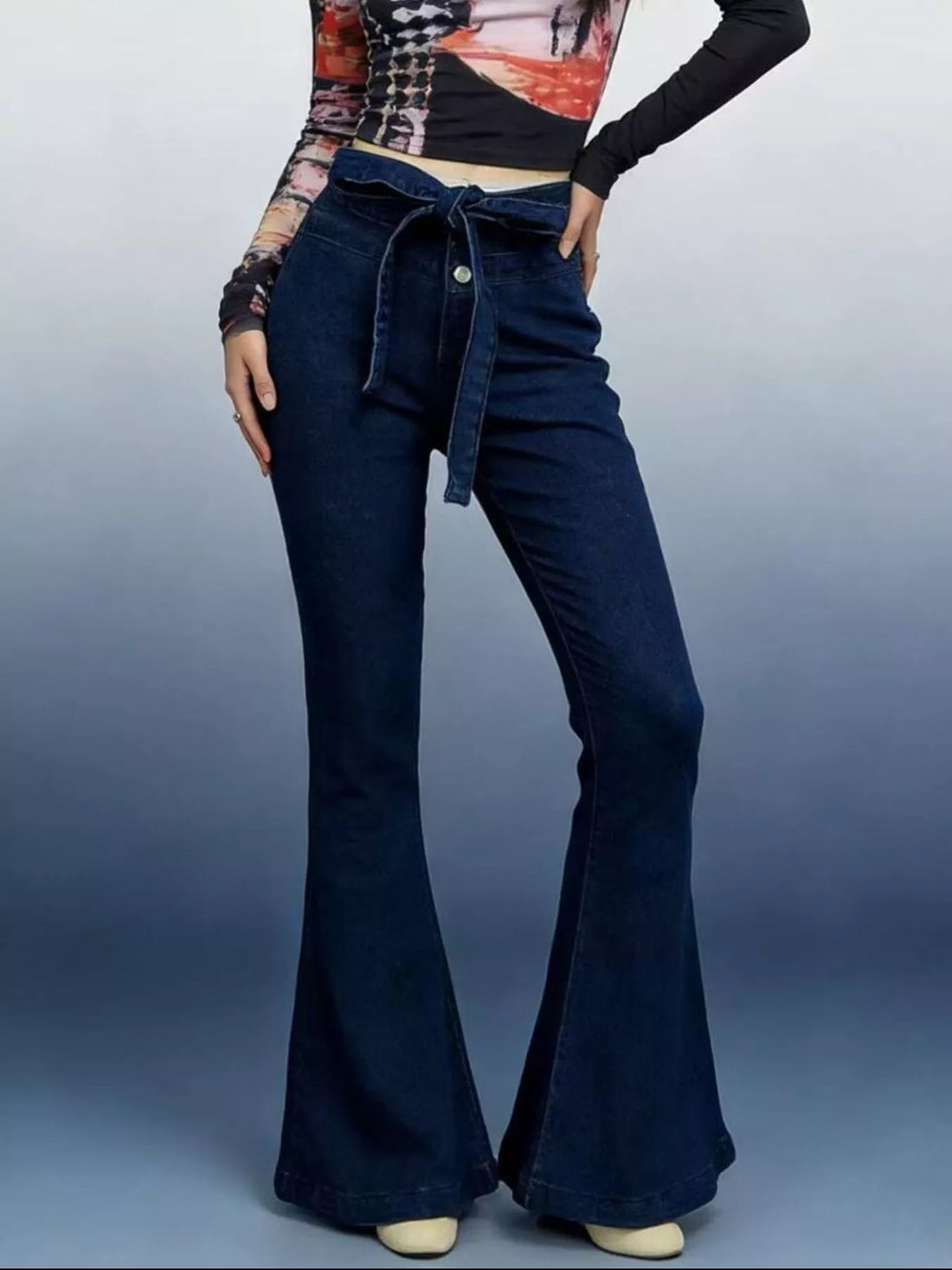 Bow-Tie High-Waisted Flare Jeans - cas7m