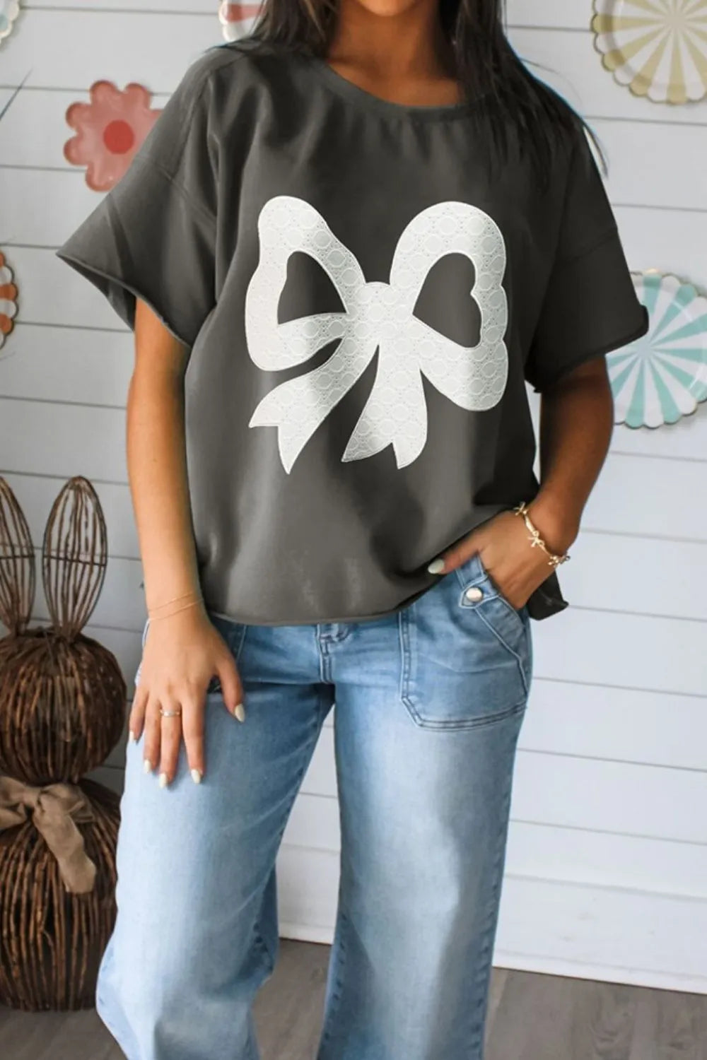 Bow Graphic Short Sleeve T-Shirt - cas7m