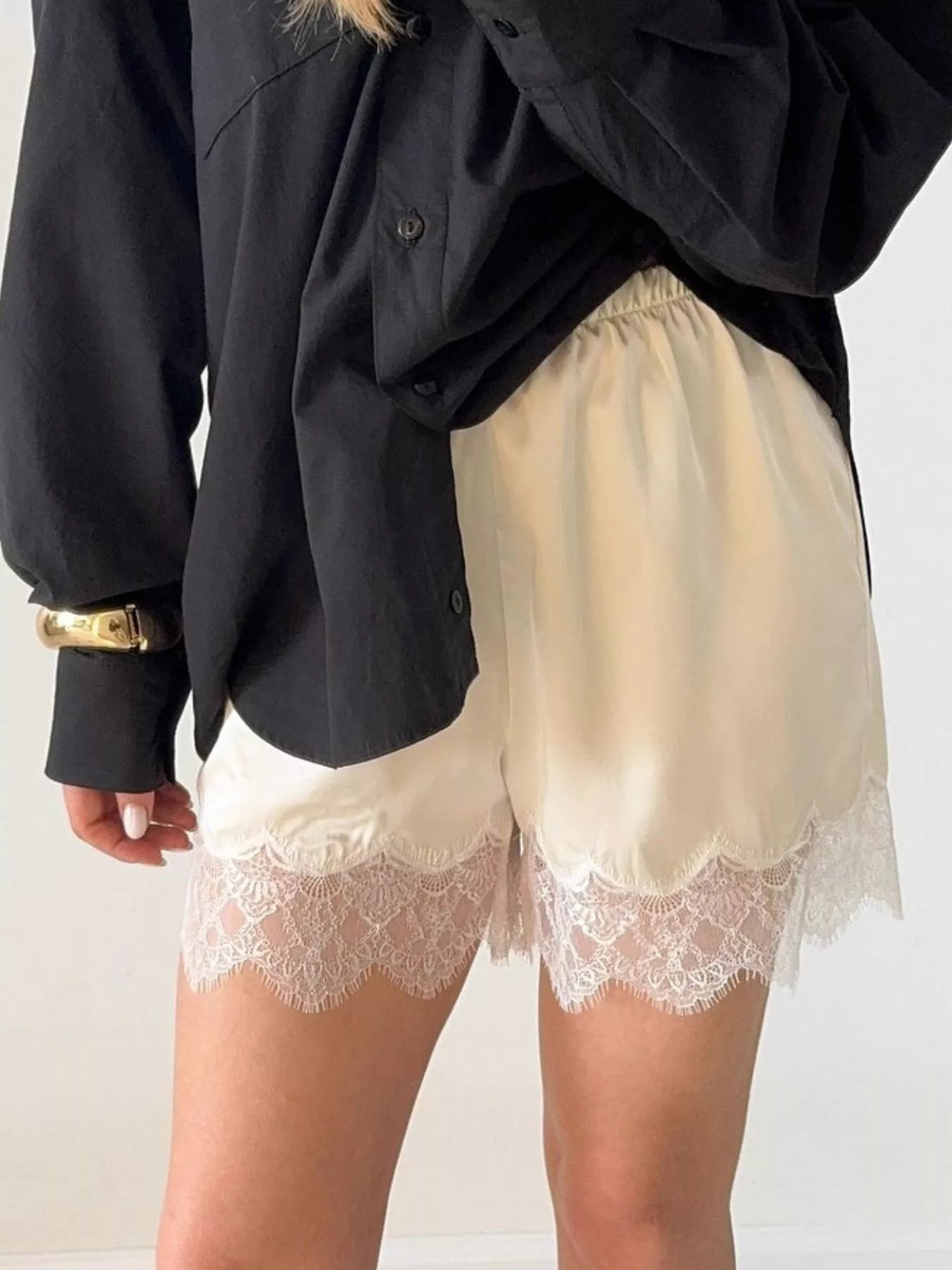 Lace Trim Elastic Waist Shorts - cas7m