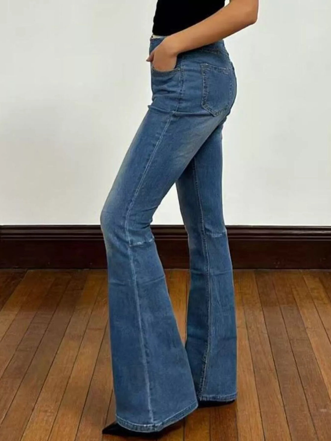 High-Waisted Flare Jeans - cas7m
