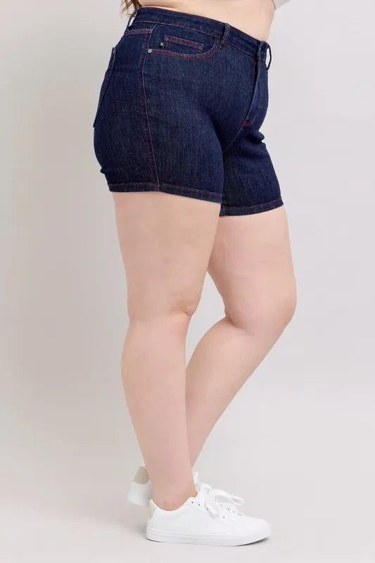 Judy Blue Plus Size HW Heart Shaped Pkts & Red Contrast Thread Denim Shorts - cas7m