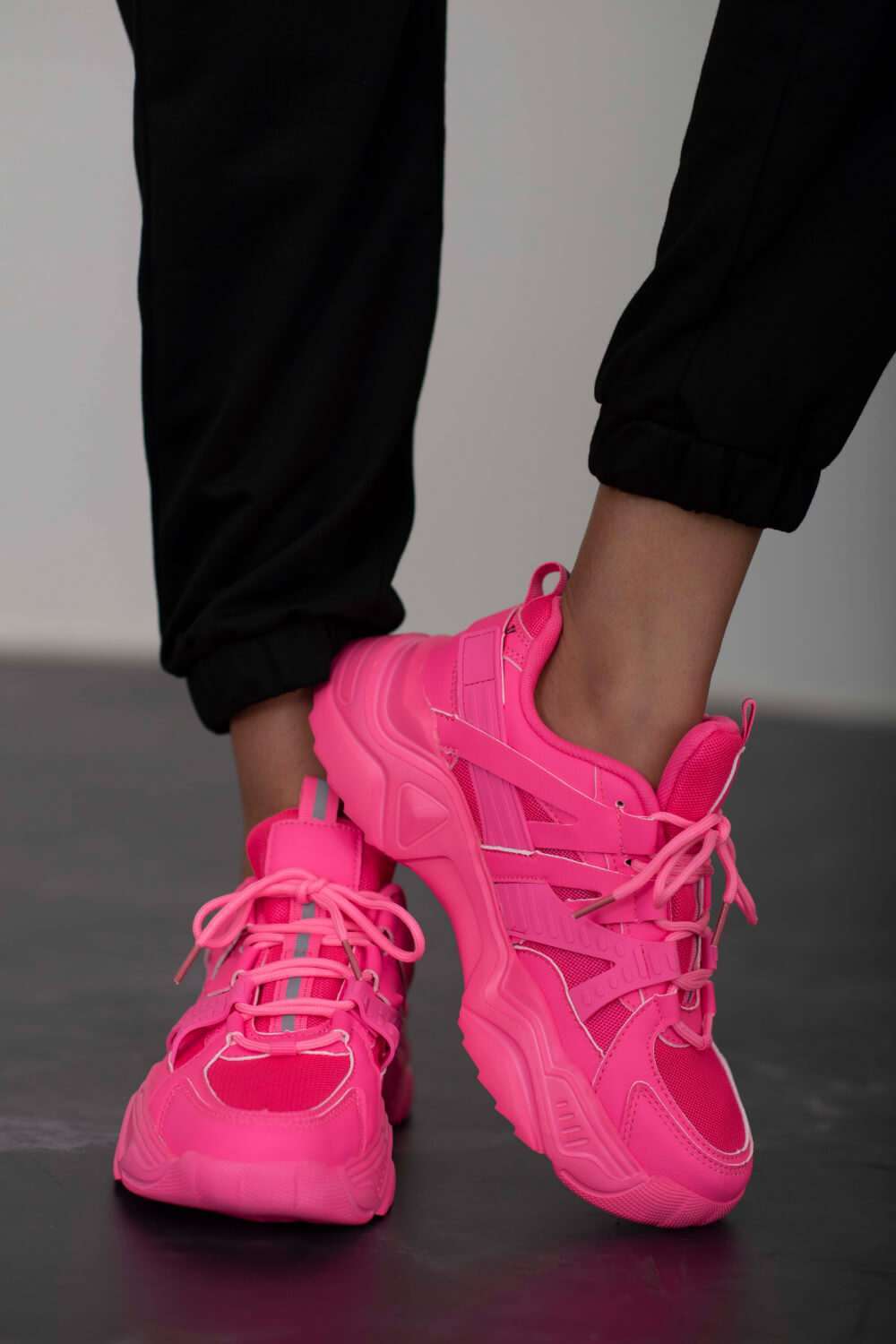 Berness Running Late Chunky Sole Athletic Sneakers in Hot Pink - cas7m