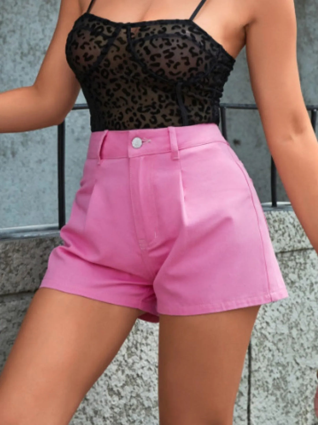 High-Waisted Denim Shorts - cas7m