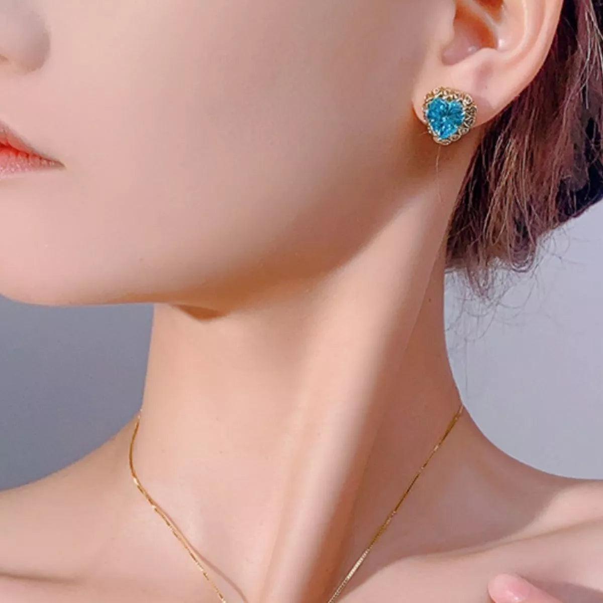 Heart-Shaped Stud Earrings - cas7m