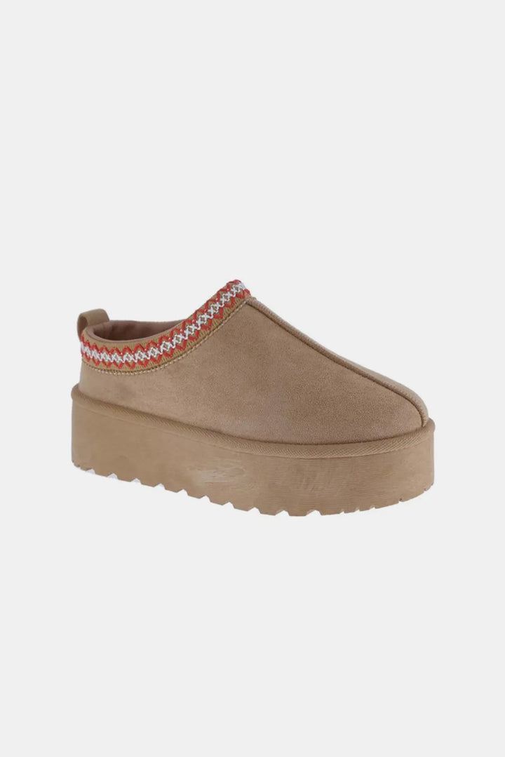 Weeboo Platform Embroidered Trim Slip-On Boots - cas7m