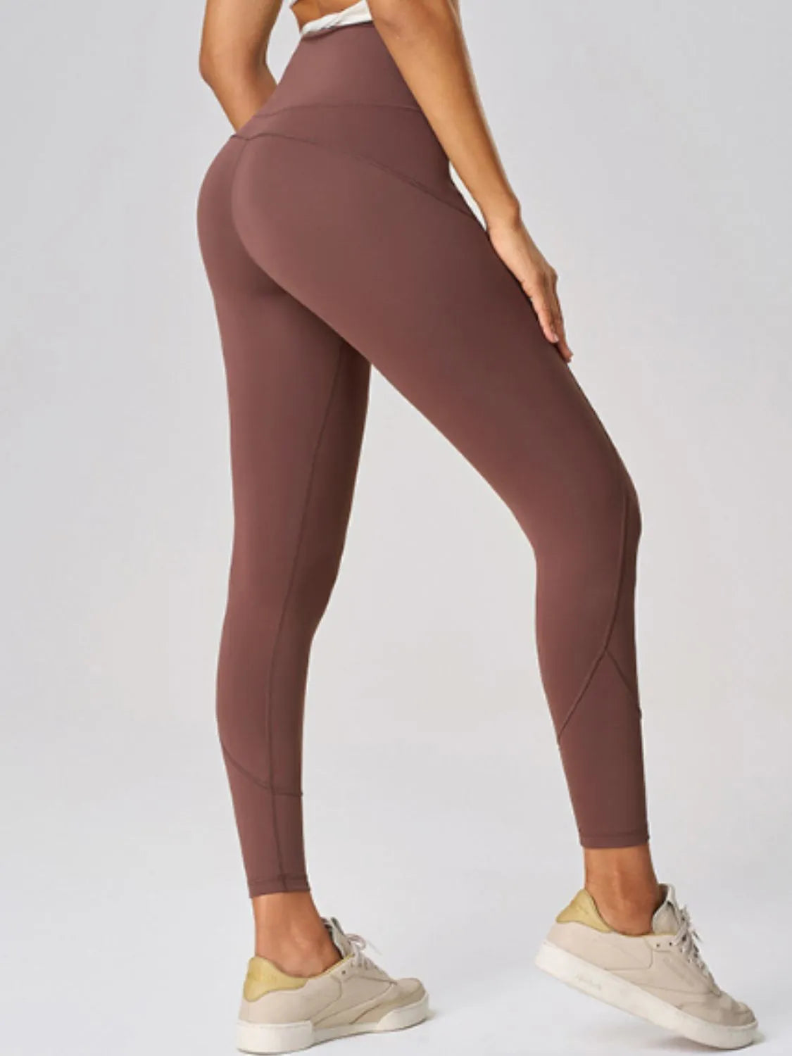 Pocket-Friendly Stretchy Nylon-Spandex Leggings - cas7m