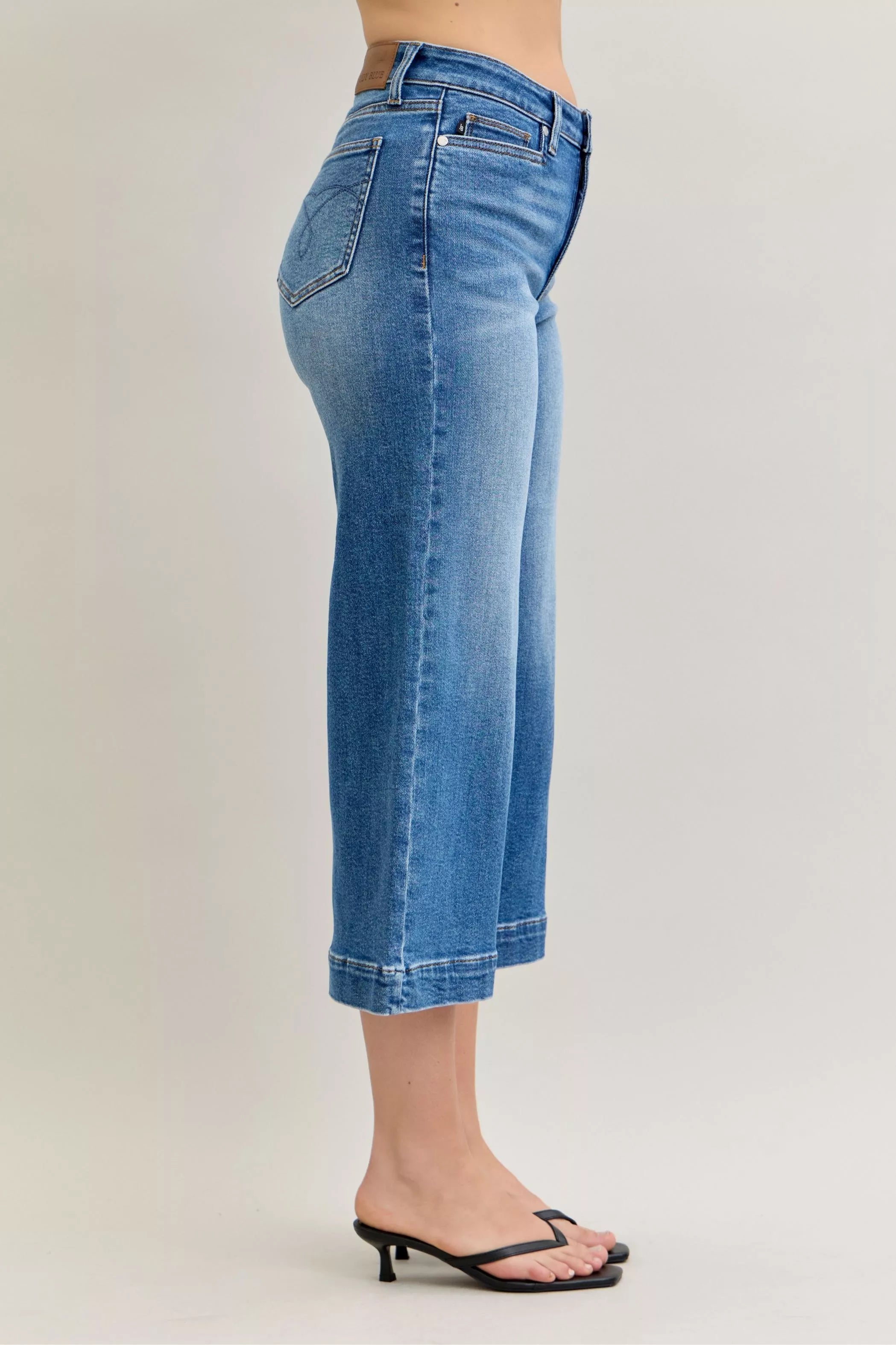 Judy Blue Mid Rise Crop Wide Leg Jeans - cas7m