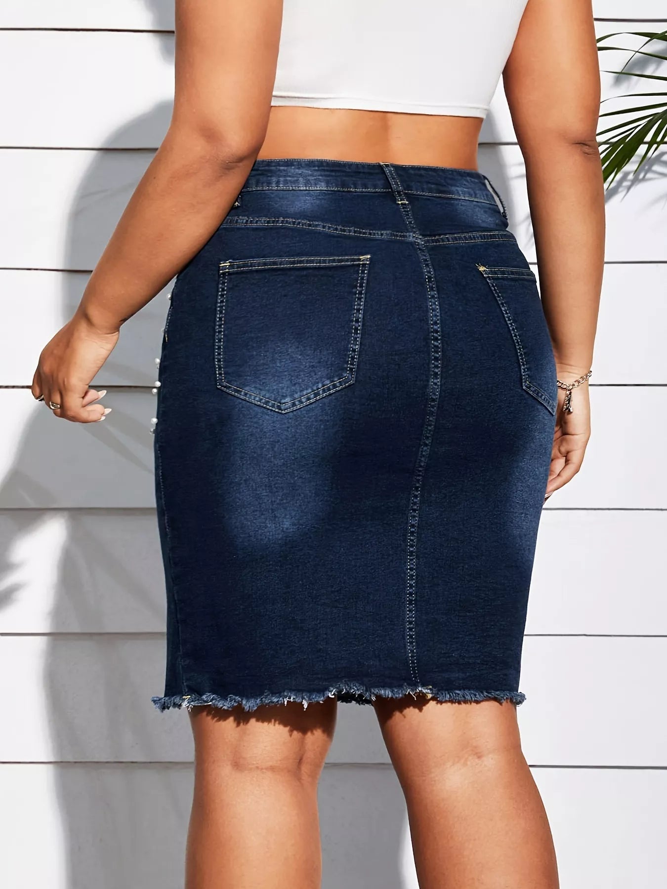Plus Size Pearl Embellished Frayed Hem Denim Skirt - cas7m