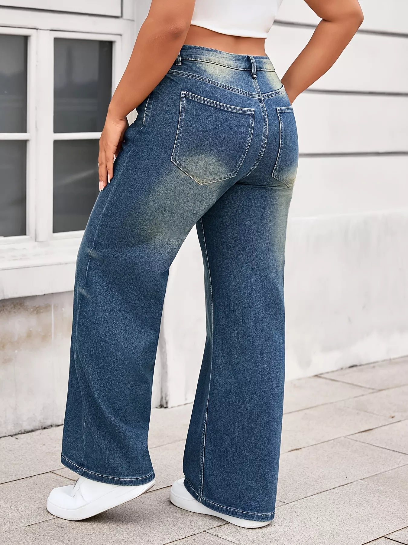 Plus Size Vintage Wash Wide Leg Jeans - cas7m