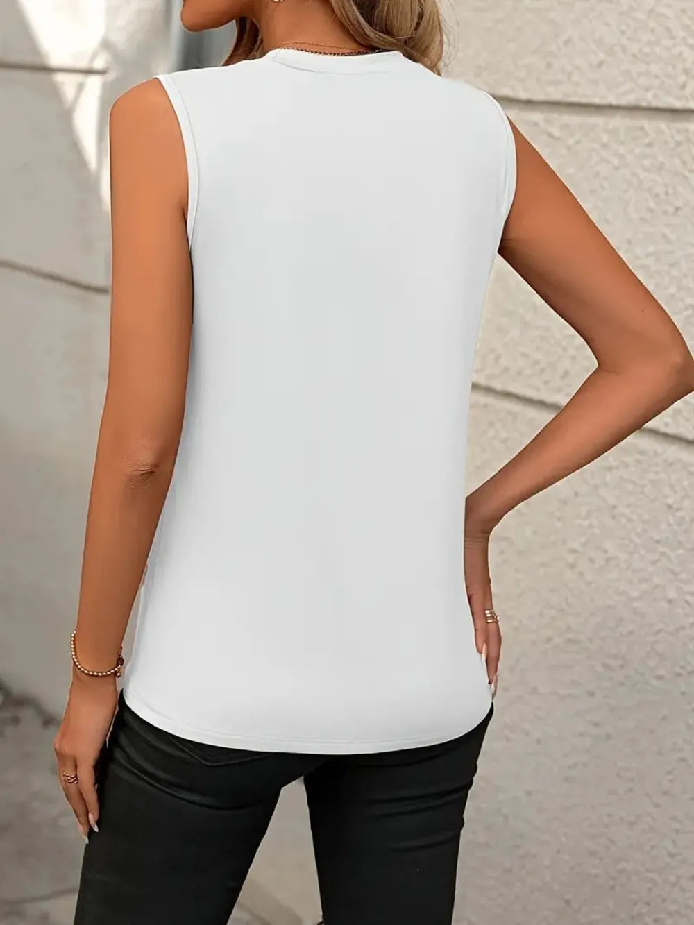 Round Neck Sleeveless Tank - cas7m