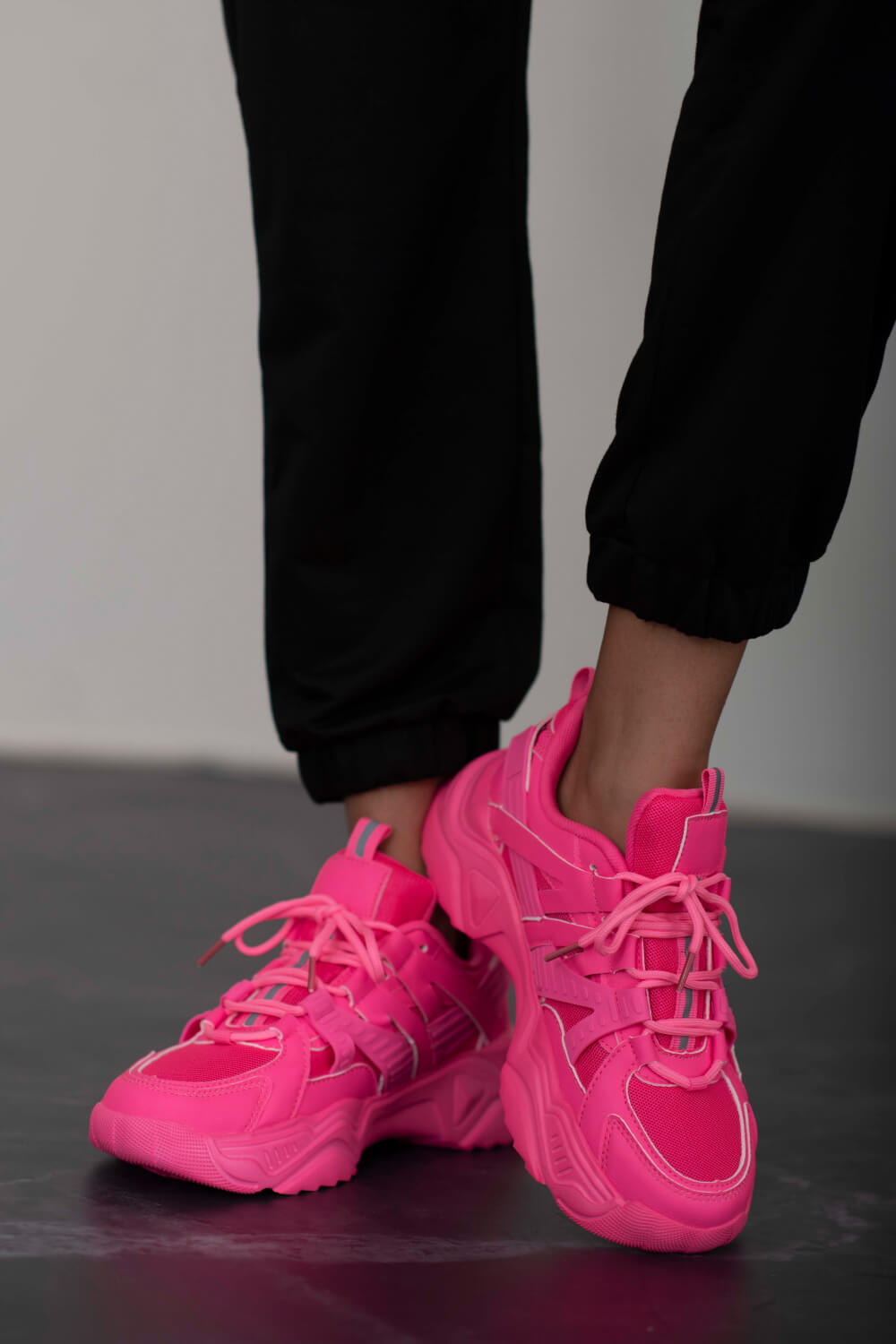 Berness Running Late Chunky Sole Athletic Sneakers in Hot Pink - cas7m