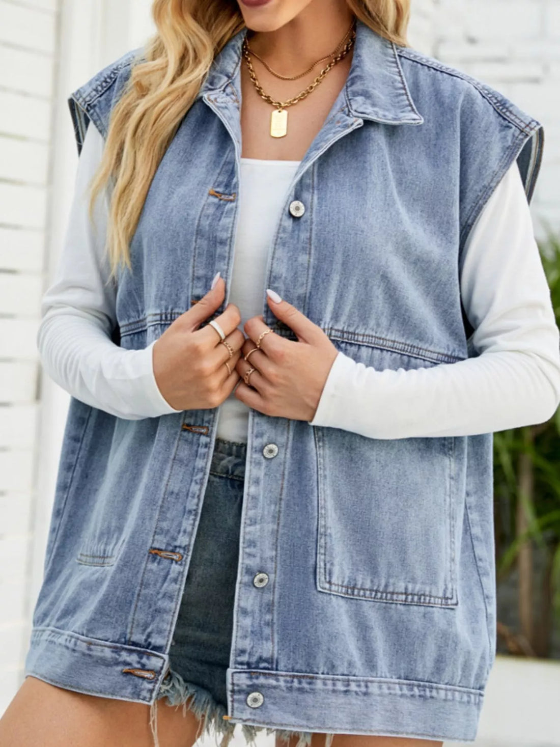 Sleeveless Button-Down Denim Jacket - cas7m