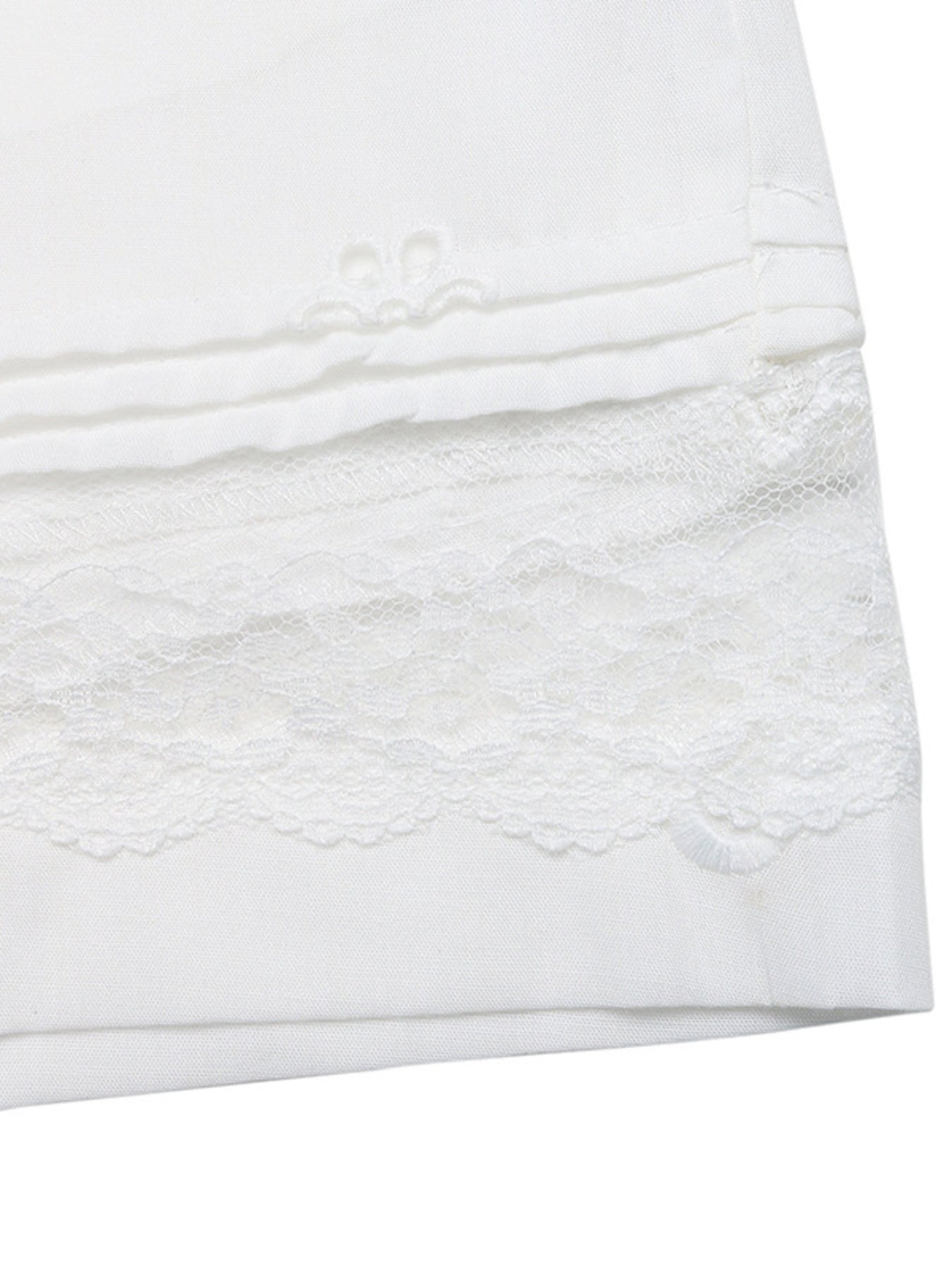 Embroidered Lace Hem Shorts - cas7m