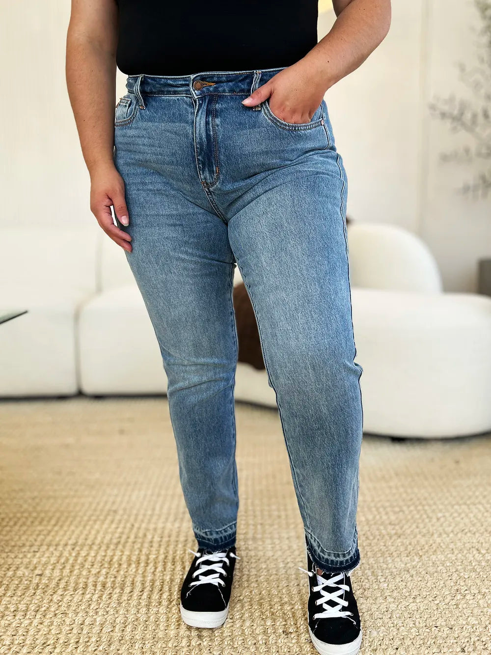 Judy Blue Full Size Mid Rise Rigid Magic Release Hem Jeans - cas7m