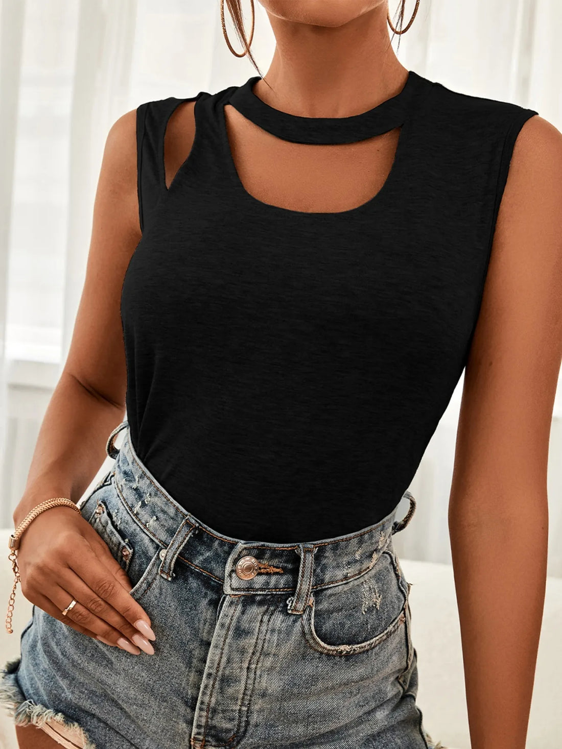 Cutout Sleeveless Tank Top - cas7m