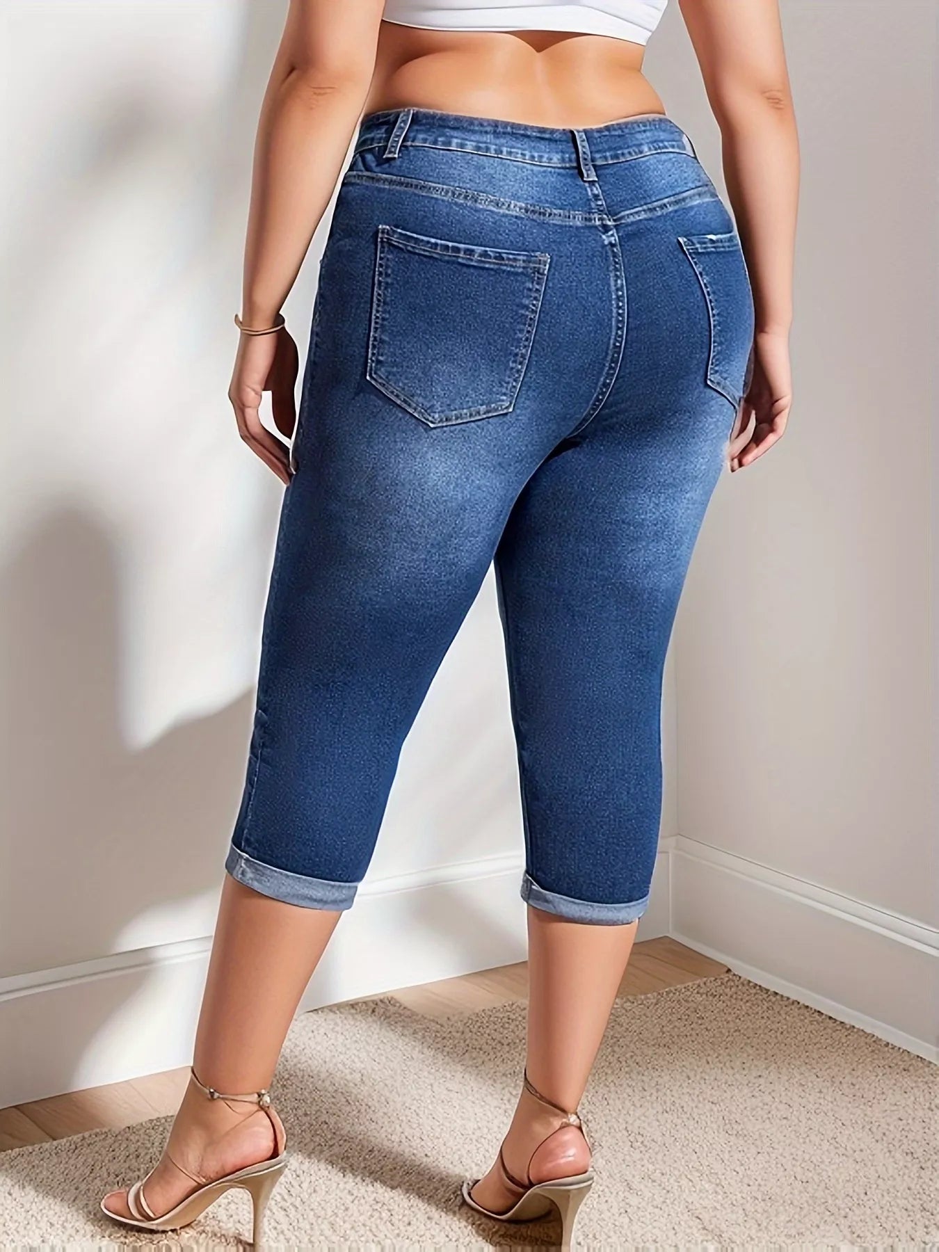 Plus Size Rolled Hem High Waist Denim Capri Jeans - cas7m
