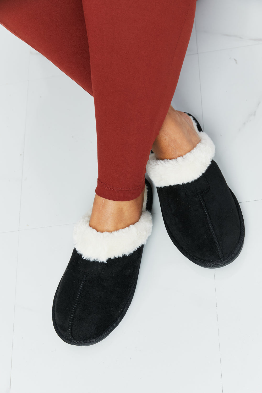 Forever Link Two-Tone Seam Detail Slippers in Black - cas7m