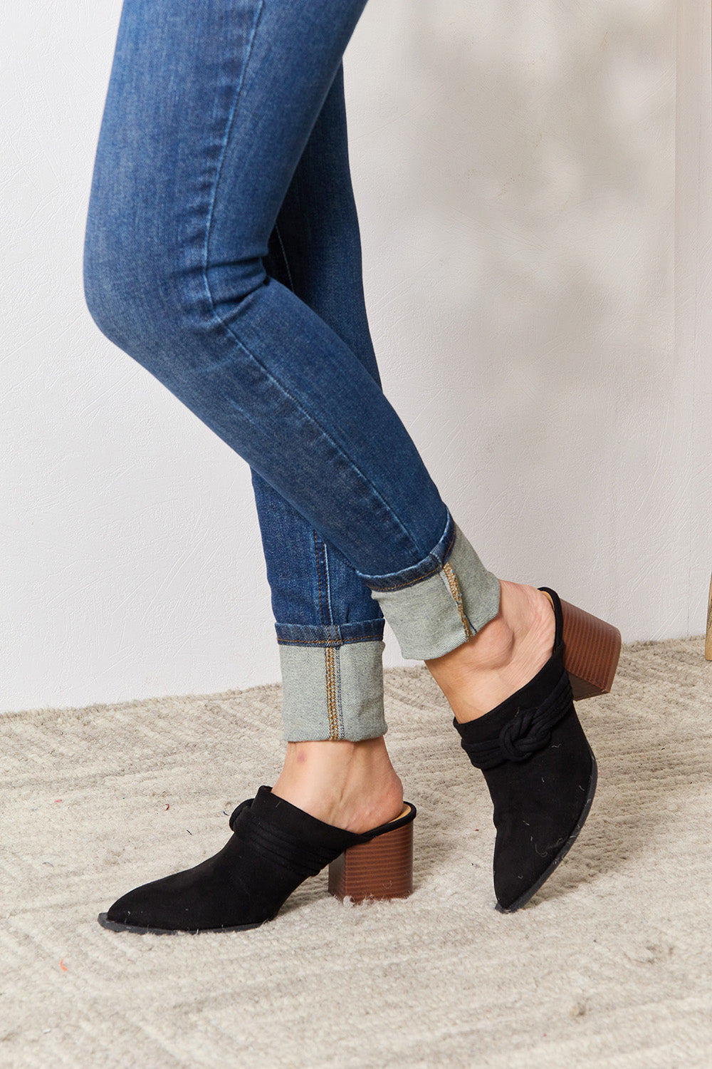 East Lion Corp Pointed-Toe Braided Trim Mules - cas7m