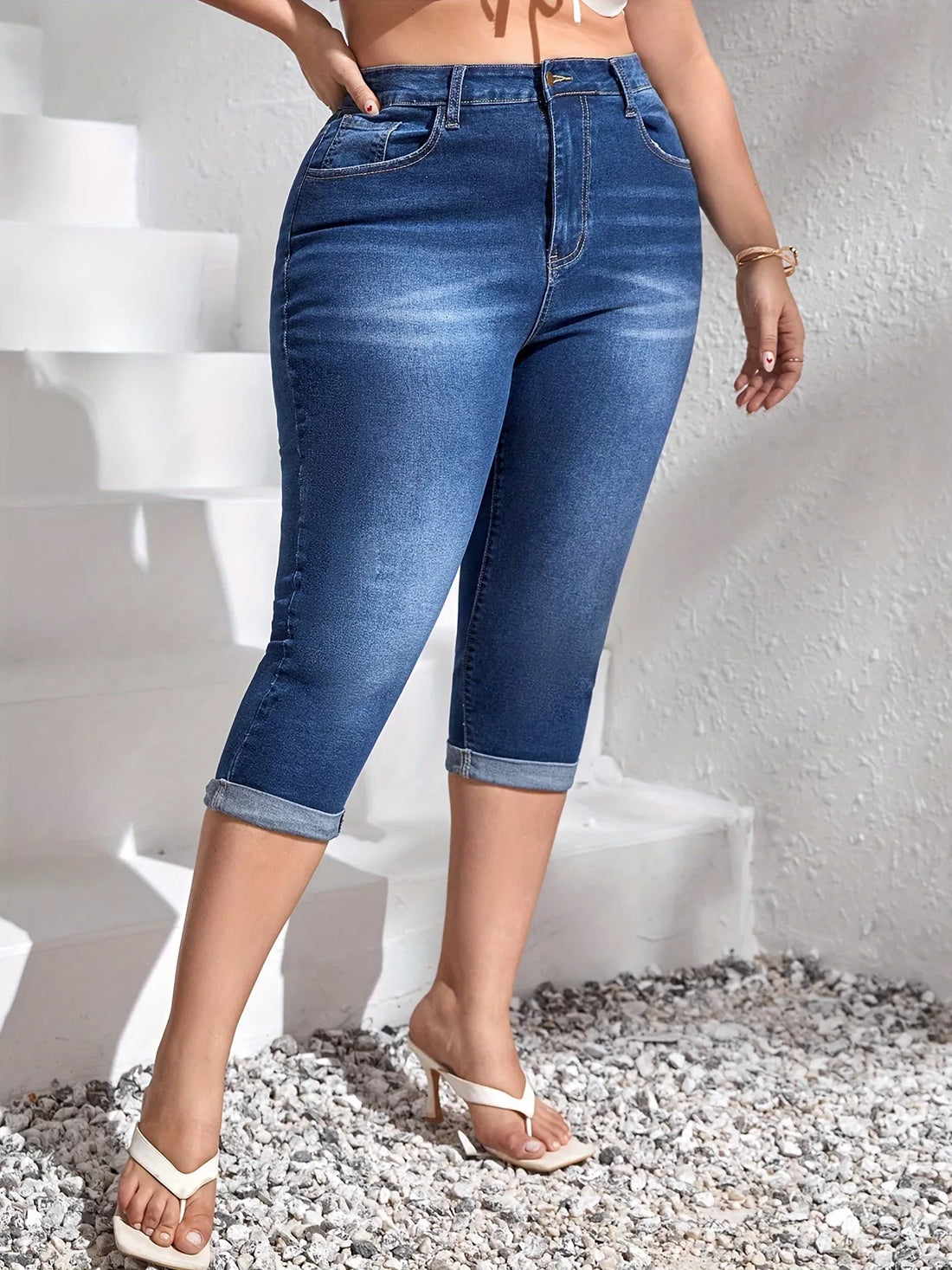 Plus Size Rolled Hem High Waist Denim Capri Jeans - cas7m