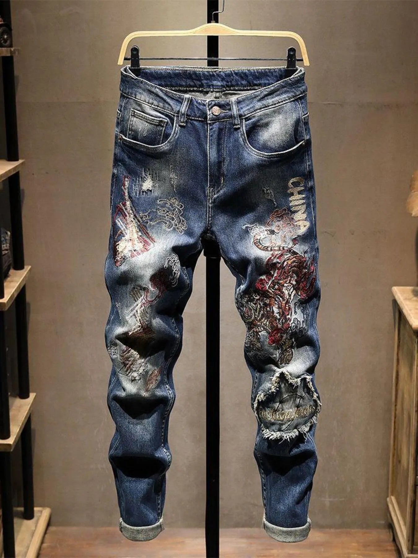 Men's Distressed Embroidered Jeans - cas7m