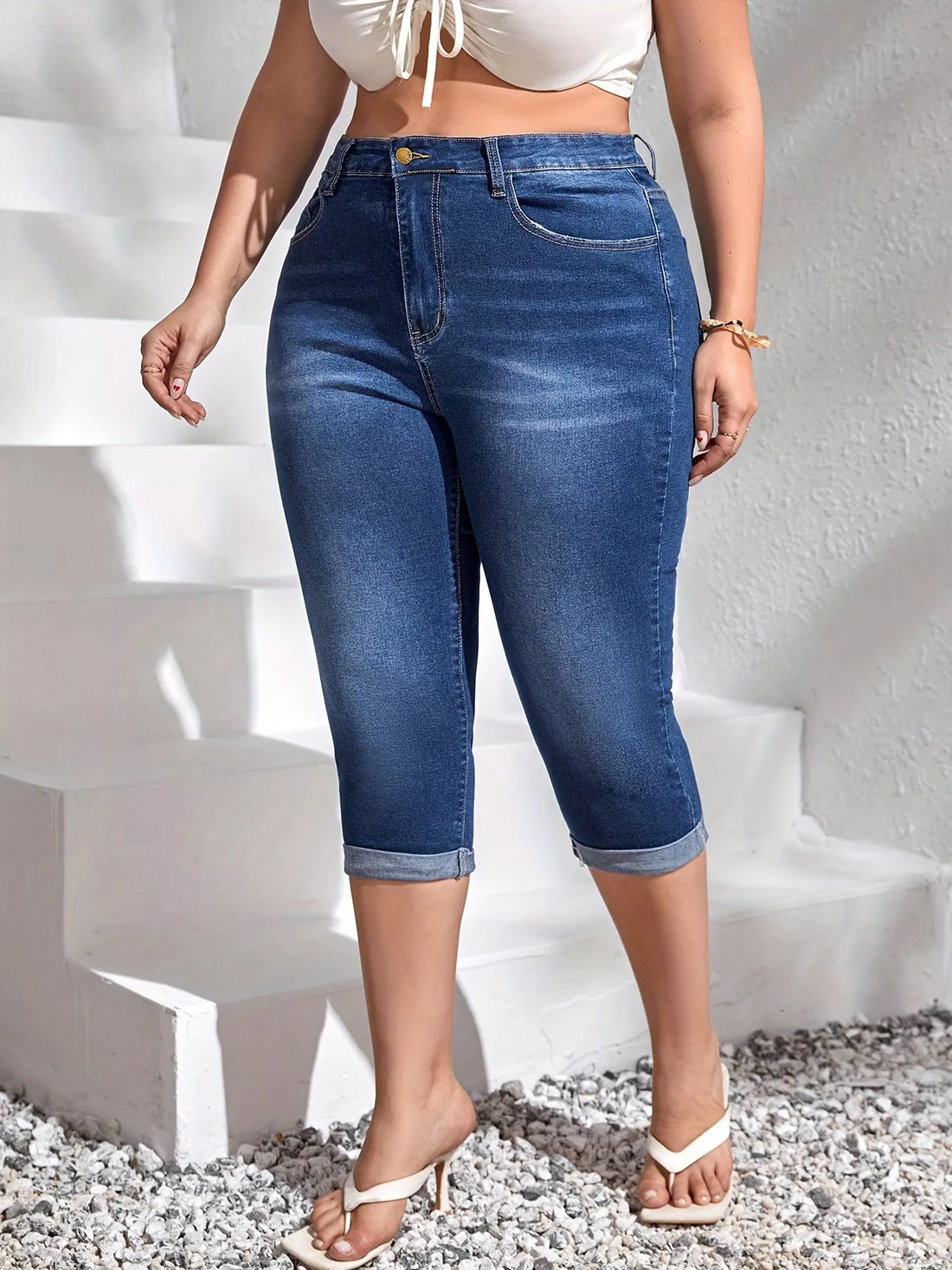 Plus Size Rolled Hem High Waist Denim Capri Jeans - cas7m