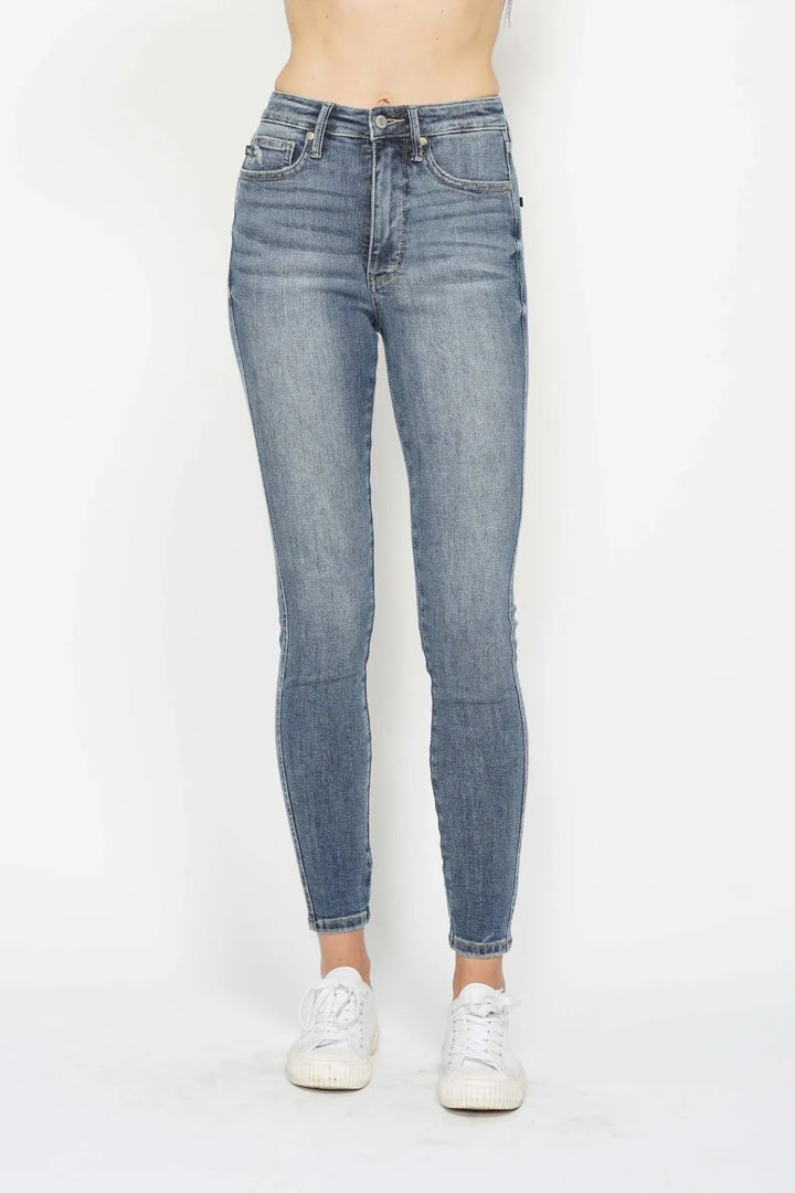 Judy Blue Full Size Tummy Control Contrast Wash Skinny Jeans - cas7m