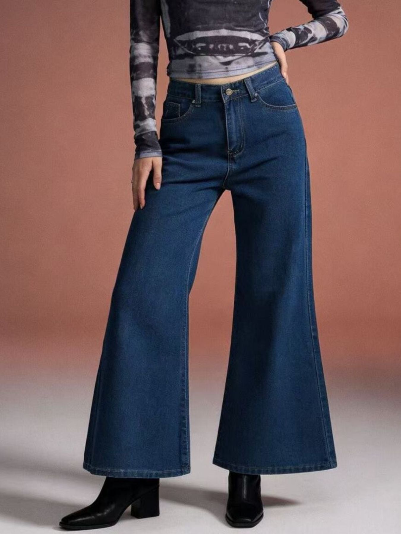 High-Waisted Flare Leg Jeans - cas7m