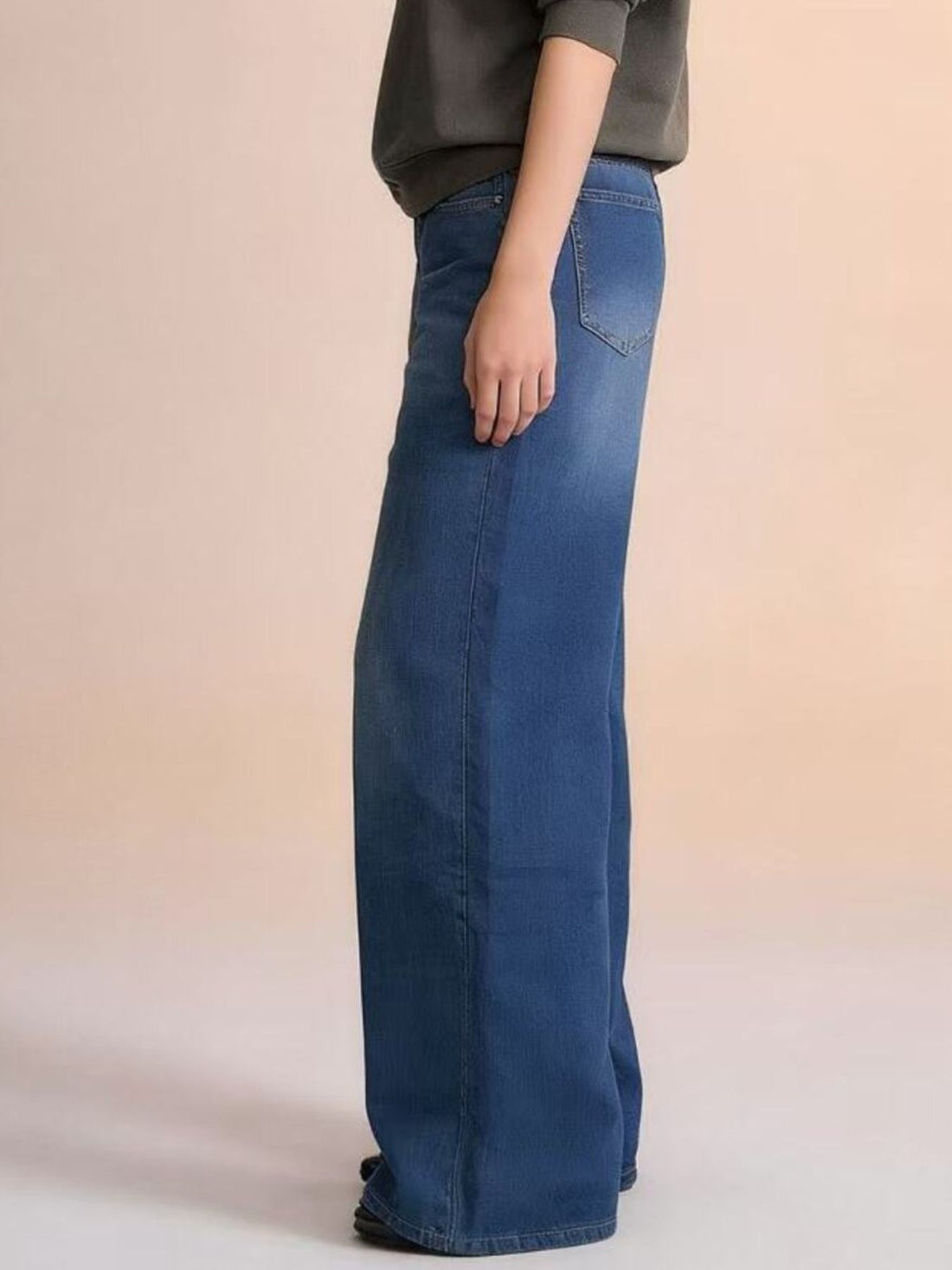 High-Waisted Wide Leg Jeans - cas7m