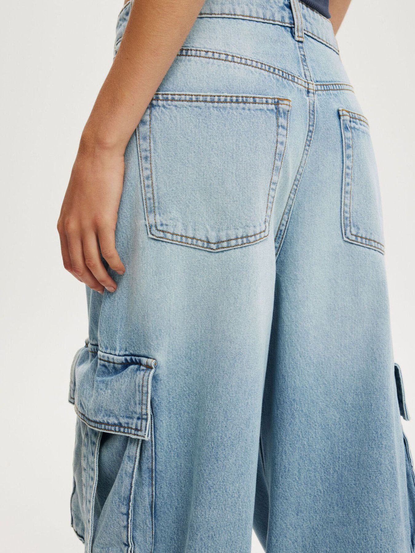 Vintage Wash Wide Leg Cargo Jeans - cas7m
