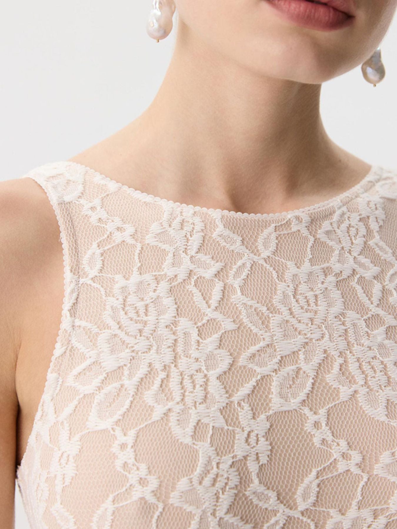 Lace Round Neck Tank - cas7m