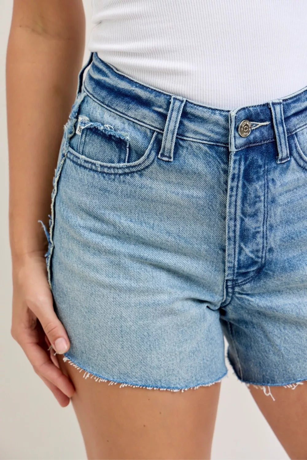 Judy Blue Hw Rigid Magic Cut Off Denim Shorts with Raw Side Seams - cas7m