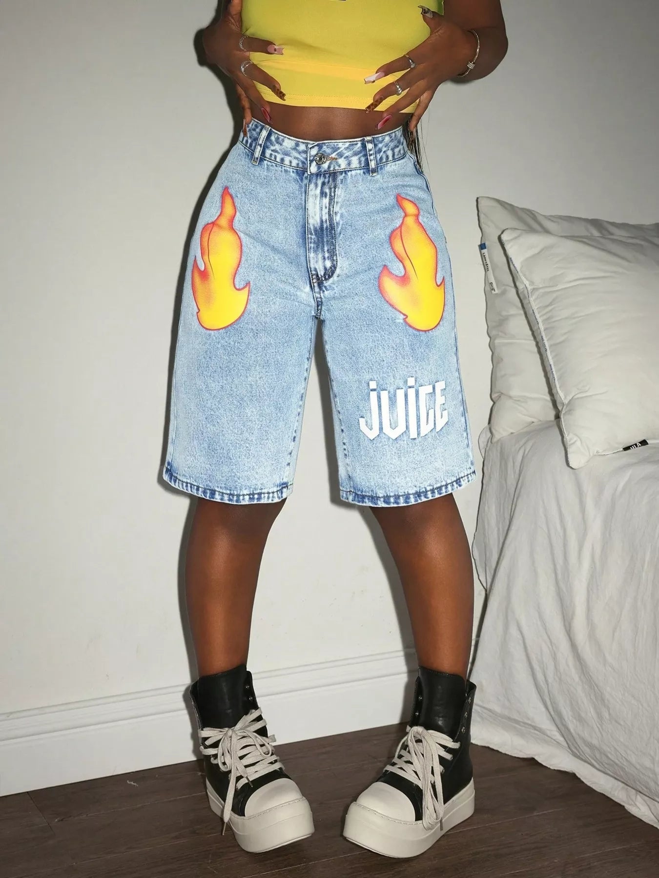 High-Waisted Denim Shorts - cas7m