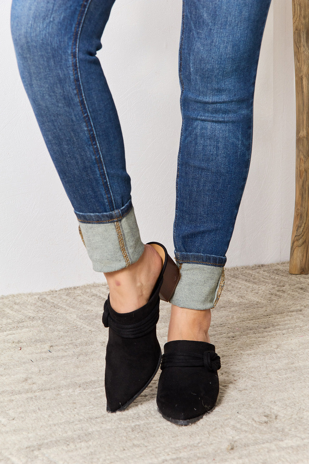 East Lion Corp Pointed-Toe Braided Trim Mules - cas7m