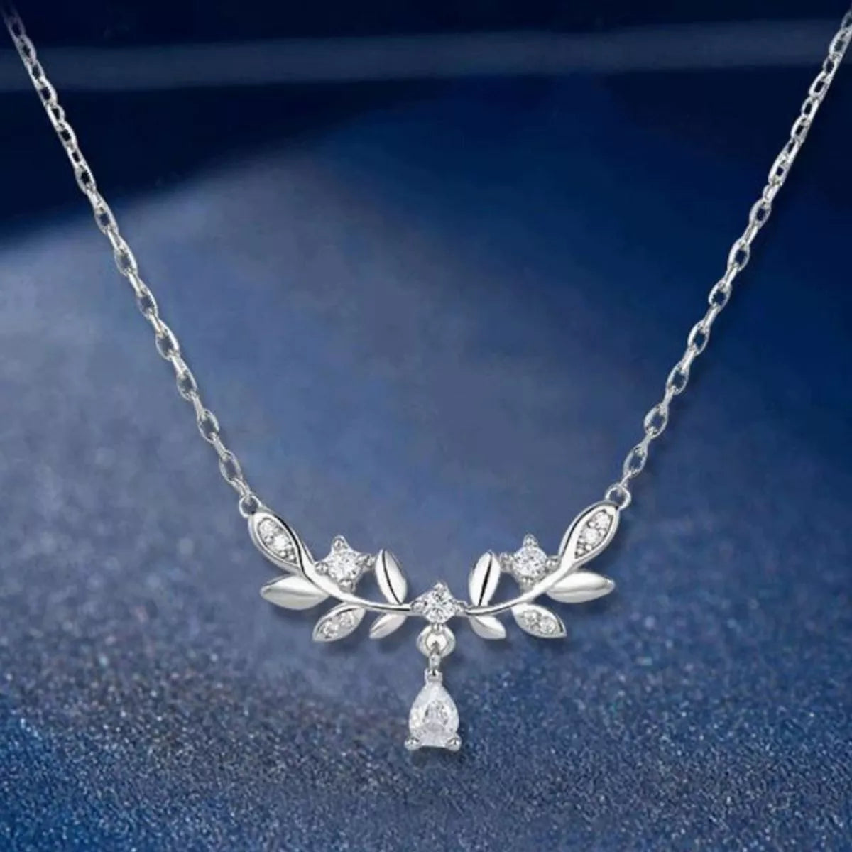 925 Sterling Silver Zircon Flower Necklace - cas7m