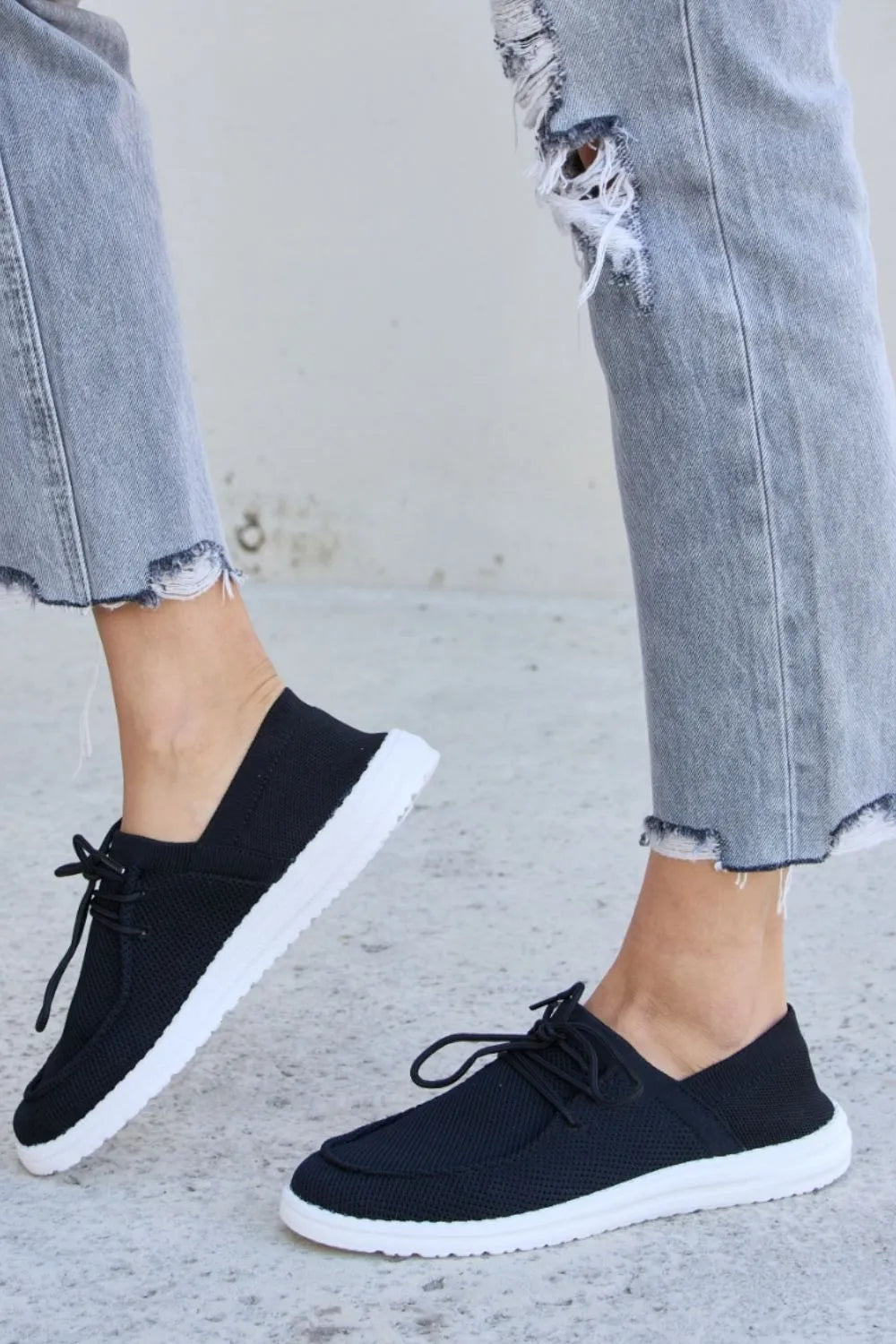 Forever Link Flat Round Toe Lace-Up Sneakers - cas7m