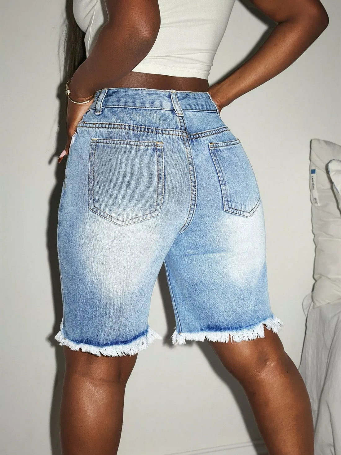 Distressed High Waist Frayed Hem Denim Shorts - cas7m
