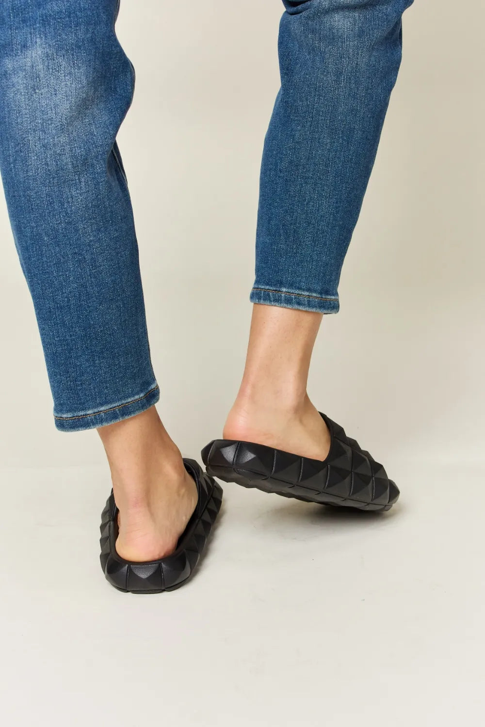 WILD DIVA Pyramid Stud Toe Band Footbed Sandals - cas7m